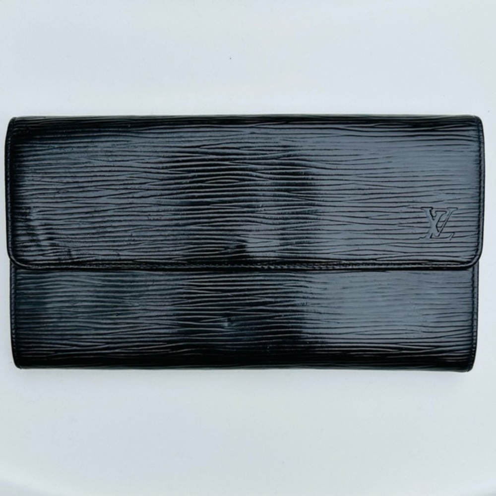 Authentic Louis Vuitton Epi Pochette Porte Monnaie Wallet in black epi leather
